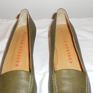 WALTER STEIGER, VINTAGE KHAKI LEATHER KITTEN HEEL PUMP – SIZE-9- EXCELLENT